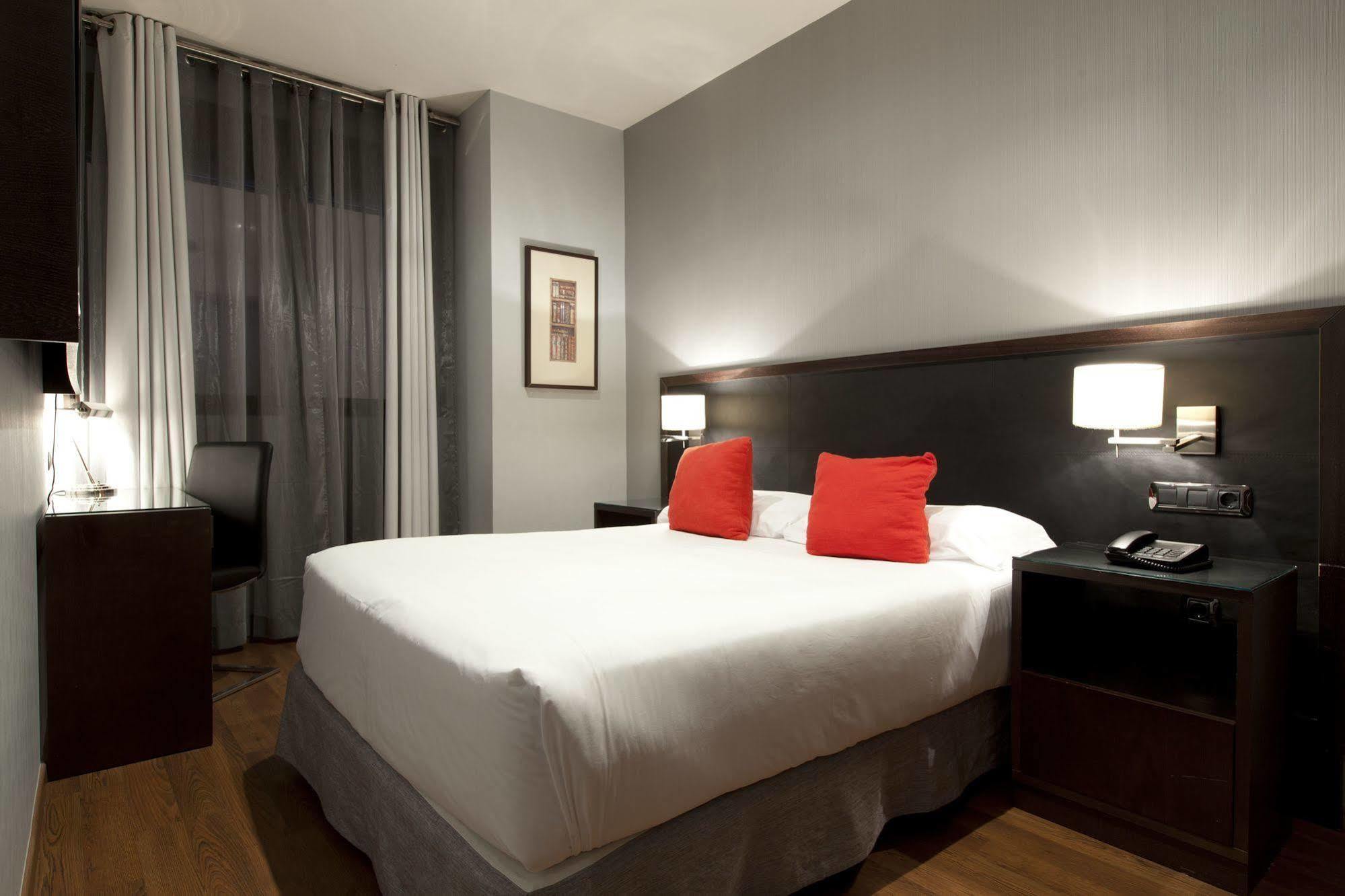 Suites Center Barcelona Exteriör bild